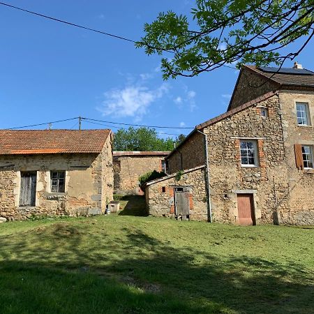 Busset Liages Situe Dans Le Bourbonnais 1 Chambres Lit Double Et Un Clic Clac エクステリア 写真