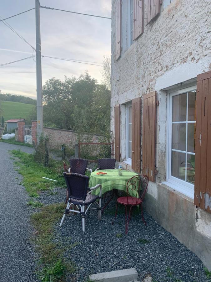 Busset Liages Situe Dans Le Bourbonnais 1 Chambres Lit Double Et Un Clic Clac エクステリア 写真