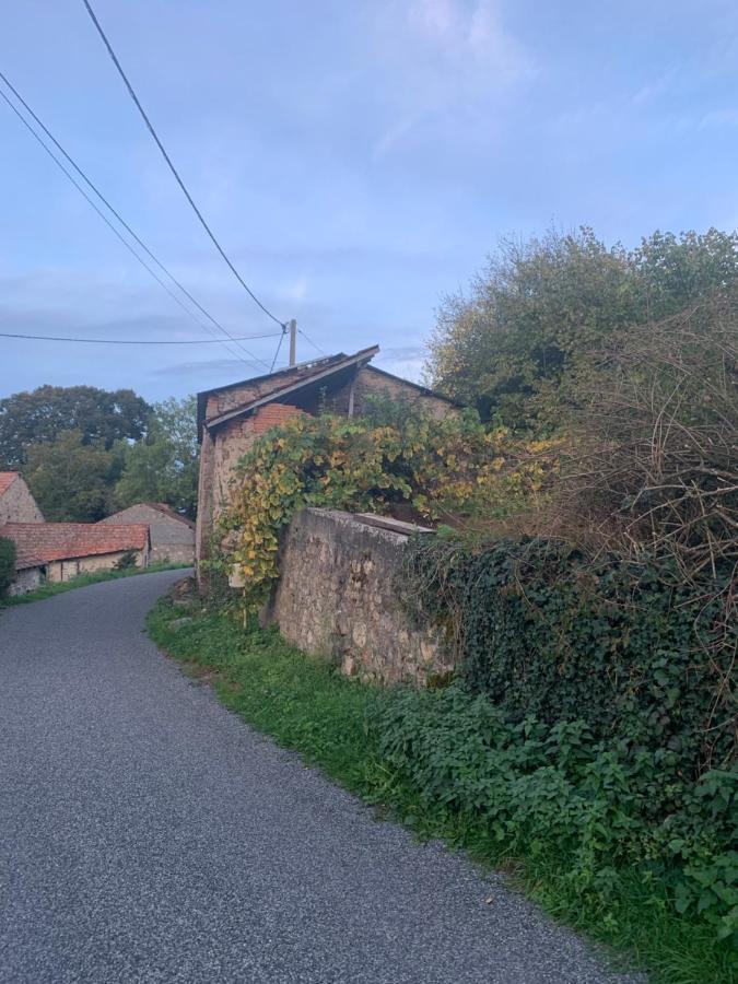 Busset Liages Situe Dans Le Bourbonnais 1 Chambres Lit Double Et Un Clic Clac エクステリア 写真
